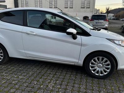Weiß Gebraucht 2010 Ford Fiesta Kleinwagen | 3.600 €