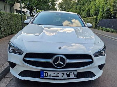 Weiß Gebraucht 2022 Mercedes CLA200 Shooting Brake Kombi | 22.200 €
