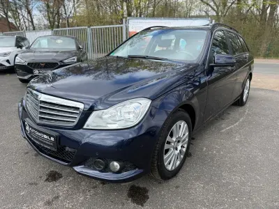 Gebraucht Mercedes C180 120 PS (88 kW) 2012 Blau Limousine