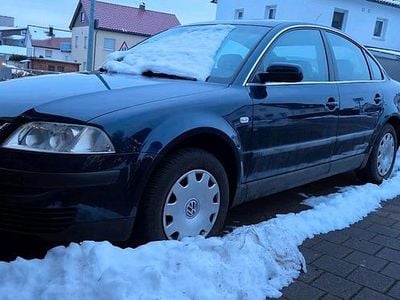 Blau Gebraucht 2001 VW Passat Limousine | 2.500 € (Etwas zu teuer)