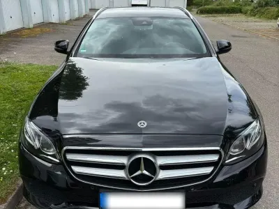 Gebraucht Mercedes E220 194 PS (142 kW) 2017 Schwarz Kombi