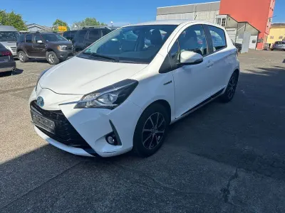 Gebraucht Toyota Yaris Hybrid Team 75 PS (55 kW) 2018 Weiß Limousine