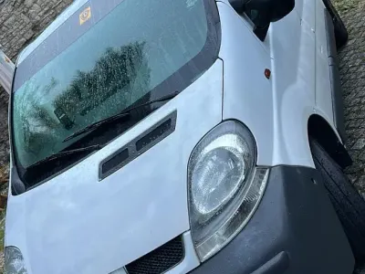 Gebraucht Renault Trafic 101 PS (74 kW) 2006 Weiß Van / Kleinbus