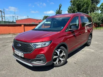 Gebraucht Ford Tourneo Active 122 PS (89 kW) 2024 Cyclone maple red Van / Kleinbus