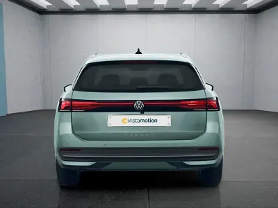 Gebraucht VW Passat 122 PS (89 kW) 2025 Grün Kombi
