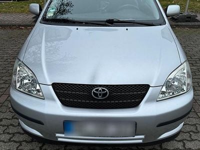 Używany Toyota Corolla 82 KM (60 kW) 2002 Srebrny Sedan/Limuzyna