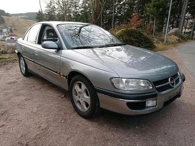 Begagnad Opel Omega 136 HK (100 kW) 1994 Grå Sedan