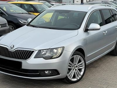 Gebraucht Skoda Superb LAURIN & KLEMENT 170 PS (125 kW) 2015 Silber Kombi