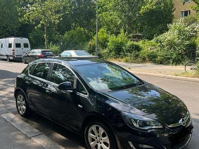 Schwarz Gebraucht 2013 Opel Astra Limousine | 5.500 € (Fairer Preis)