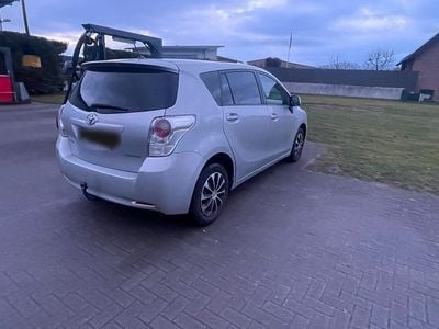 Gebraucht Toyota Verso 126 PS (92 kW) 2009 Silber Van / Kleinbus