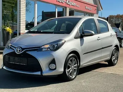 Gebraucht Toyota Yaris Comfort 99 PS (72 kW) 2015 Silber Kleinwagen