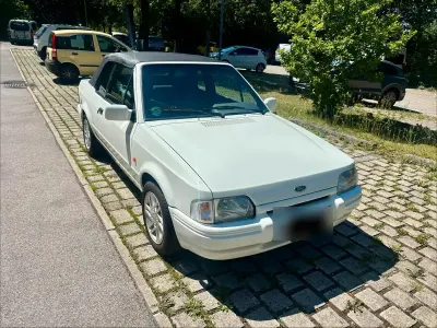 Gebraucht Ford Escort Cabriolet 102 PS (75 kW) 1990 Weiß Cabrio