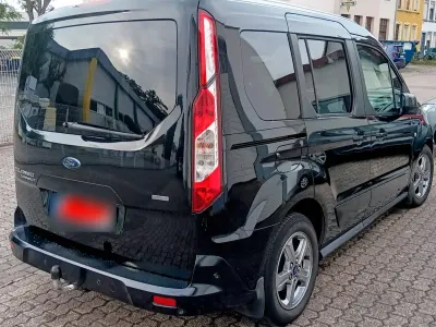 Gebraucht Ford Tourneo Connect Titanium 120 PS (88 kW) 2018 Schwarz Van / Kleinbus