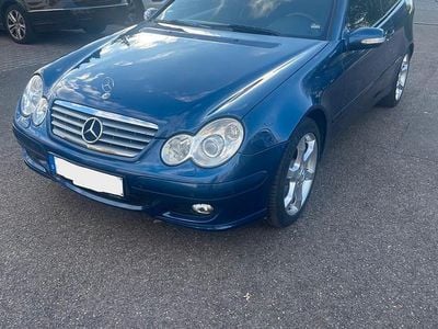 Gebraucht Mercedes C180 143 PS (105 kW) 2006 Blau Coupé