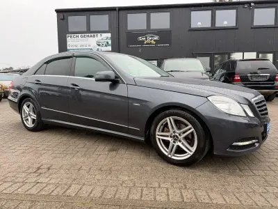 Gebraucht Mercedes E220 Avantgarde 170 PS (125 kW) 2011 Grau Limousine