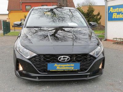 Gebraucht Hyundai i20 Select 101 PS (74 kW) 2022 Schwarz Kleinwagen