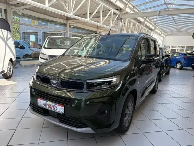 Neu Opel Combo Life 131 PS (96 kW) 2026 Grün Van / Kleinbus