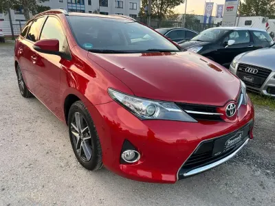 Gebraucht Toyota Auris Touring Sports Edition 132 PS (97 kW) 2015 Rot Kombi