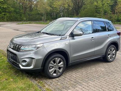 Gebraucht Suzuki Vitara Comfort 102 PS (75 kW) 2023 Grau SUV