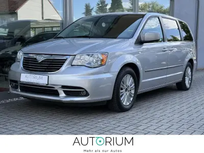 Gebraucht Lancia Voyager Gold 163 PS (119 kW) 2012 Silber Van / Kleinbus