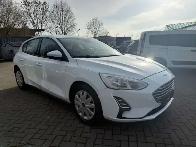 Gebraucht Ford Focus Trend 101 PS (74 kW) 2018 Frostweiß Limousine
