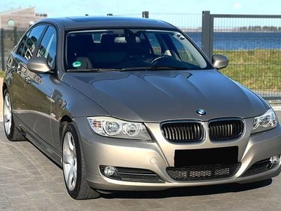 Gebraucht BMW 320 177 PS (130 kW) 2010 Gold Limousine