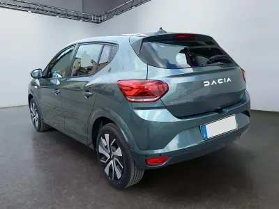Neu Dacia Sandero Expression 101 PS (74 kW) 2025 Zedergrün Limousine