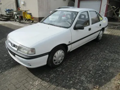 Second-hand Opel Vectra 82 CP (60 kW) 1992 Alb Berlinǎ