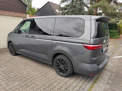 Usado VW Multivan Life 150 HP (110 kW) 2024 Cinzento Monovolume