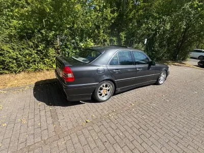 Gebraucht Mercedes C180 Elegance 122 PS (89 kW) 1994 Schwarz Limousine
