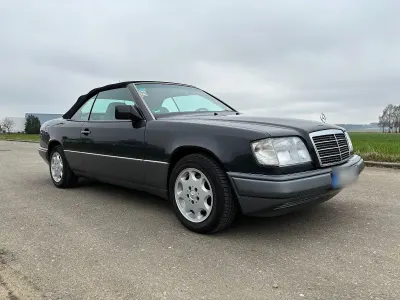 Gebraucht Mercedes E220 150 PS (110 kW) 1995 Schwarz Cabrio