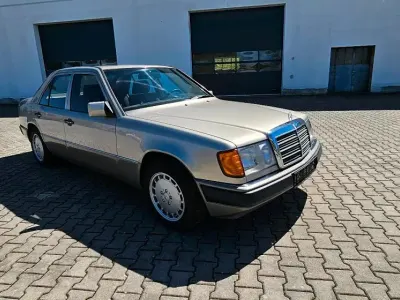 Second-hand Mercedes E300 1990 Auriu Berlinǎ