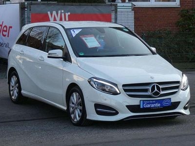 Weiß Gebraucht 2017 Mercedes B200 Style Van / Kleinbus | 15.850 € (Fairer Preis)