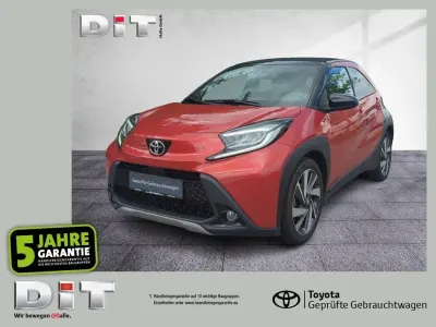 Gebraucht Toyota Aygo 72 PS (52 kW) 2022 Chili red (3u4)/ black mica (209) (metallic) Kleinwagen