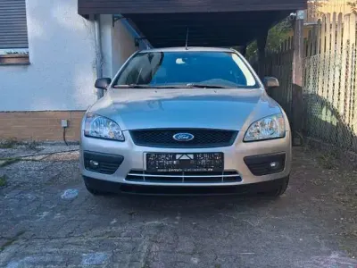 Usata Ford Focus Trend 80 CV (58 kW) 2005 Argento Berlina