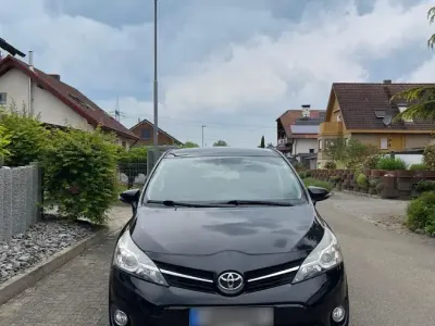Gebraucht Toyota Verso 126 PS (92 kW) 2014 Schwarz Van / Kleinbus