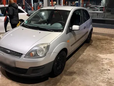 Gebraucht Ford Fiesta 69 PS (50 kW) 2005 Grau Kleinwagen