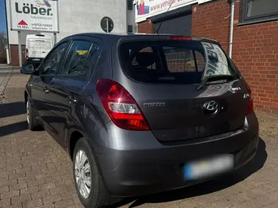 Gebraucht Hyundai i20 Classic 77 PS (56 kW) 2011 Grau Kleinwagen