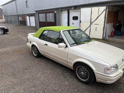 Gebraucht Ford Escort Cabriolet 66 PS (48 kW) 1989 Weiß Cabrio