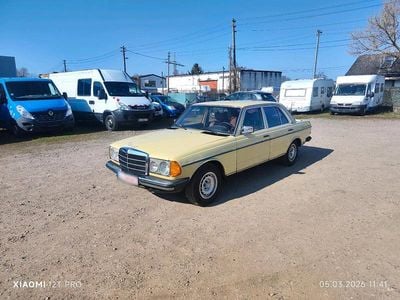 Gebraucht Mercedes 240 1976 Gelb Limousine