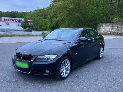 Gebraucht BMW 318 143 PS (105 kW) 2011 Schwarz Limousine