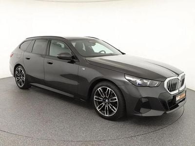 Gebraucht BMW 520 M Sport 190 PS (139 kW) 2025 Sophistograu brillanteffekt Kombi