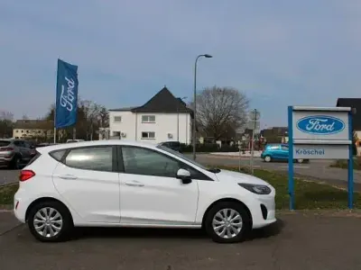Gebraucht Ford Fiesta Cool & Connect 75 PS (55 kW) 2022 Weiß Kleinwagen