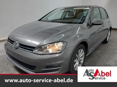 Gebraucht VW Golf VII LOUNGE 110 PS (80 kW) 2015 Limestone grey metallic Limousine