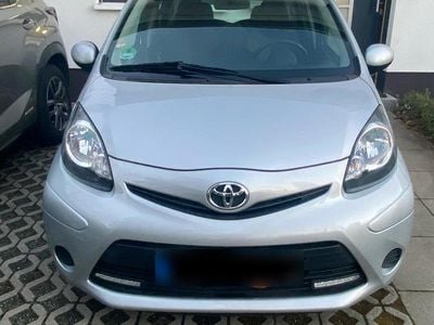 Usata Toyota Aygo 68 CV (50 kW) 2013 Argento Utilitaria