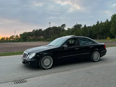 Używany Mercedes E420 314 KM (230 kW) 2007 Czarny Sedan/Limuzyna