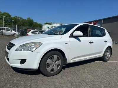 Usado Kia Ceed LX 109 CV (80 kW) 2009 Blanco Utilitario