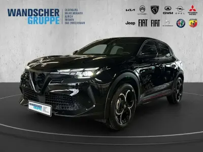 Nouă Alfa Romeo Junior Edizione Speciale 136 CP (100 kW) 2026 Negru SUV