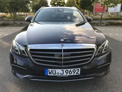Używany Mercedes E220 194 KM (142 kW) 2019 Niebieski Sedan/Limuzyna
