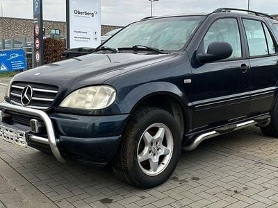 Schwarz Gebraucht 1999 Mercedes ML230 SUV | 2.900 €